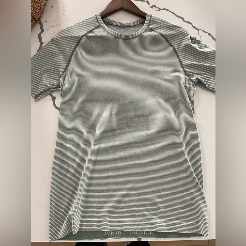 Lululemon Metal Vent Tech Short Sleeve Size Small